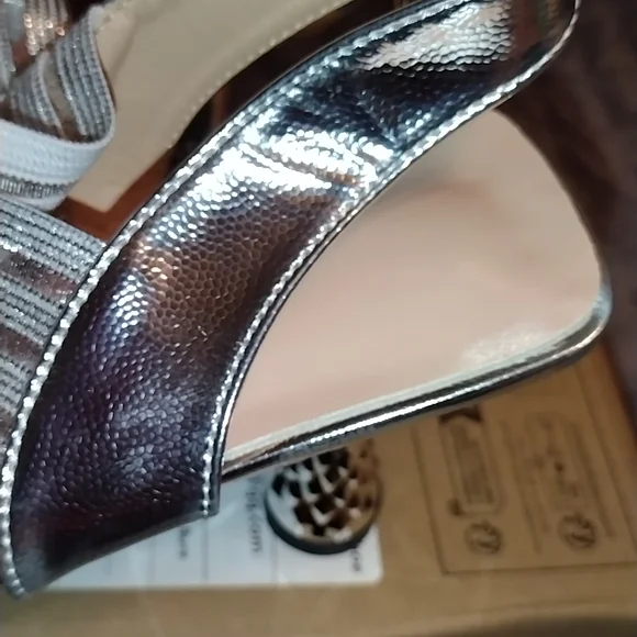 Elegant Silver Women's Shoes with Bow Detail - Picture 6 of 10